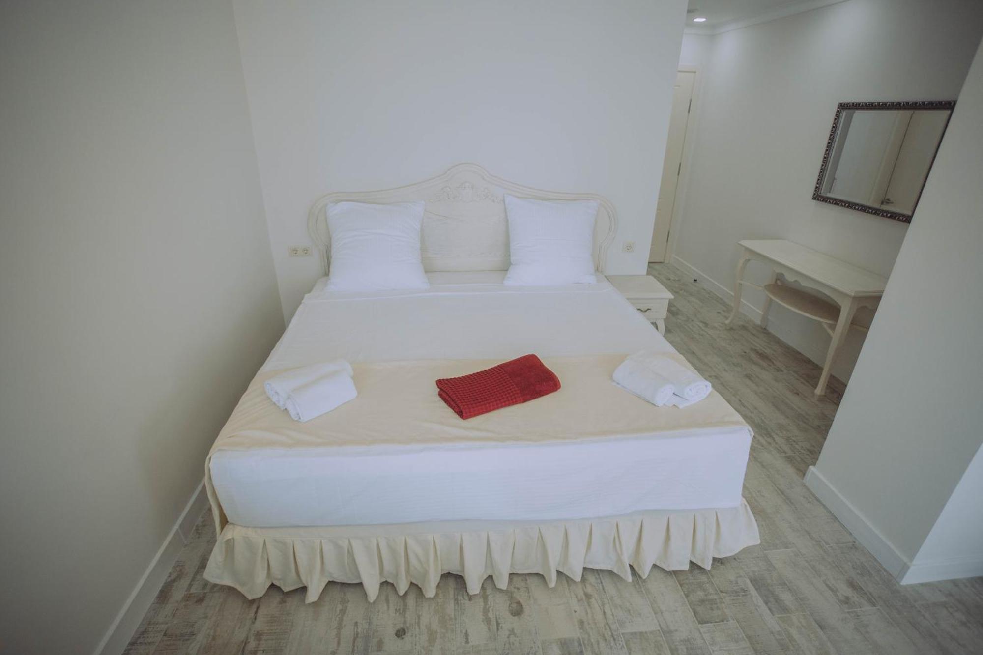 Royal Medis Hotel Batumi Esterno foto