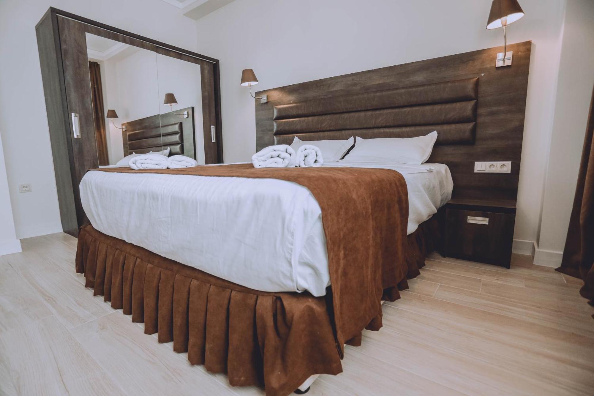 Royal Medis Hotel Batumi Esterno foto