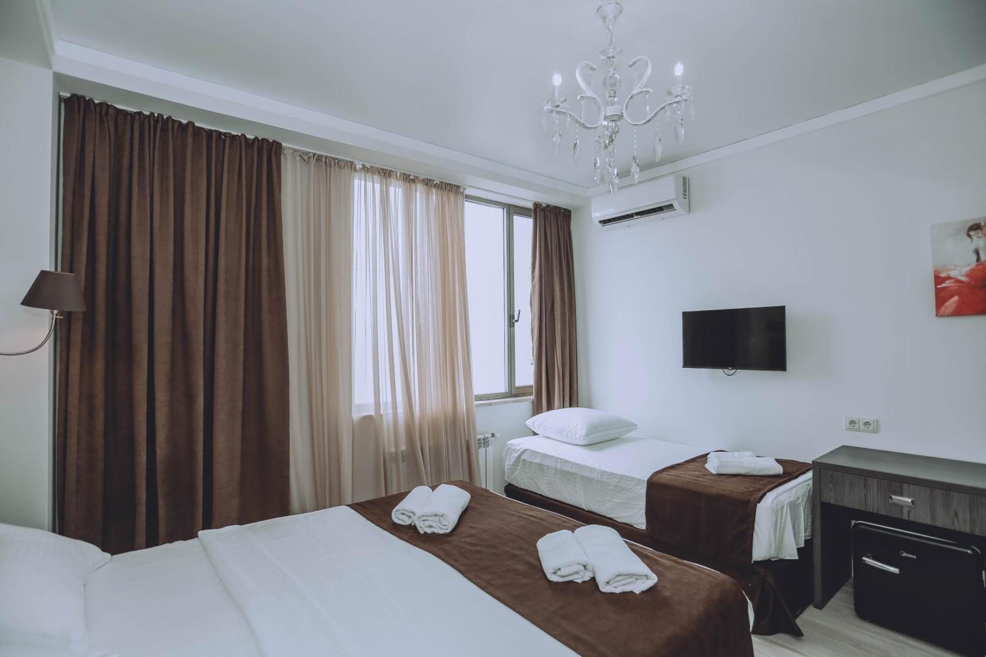 Royal Medis Hotel Batumi Esterno foto