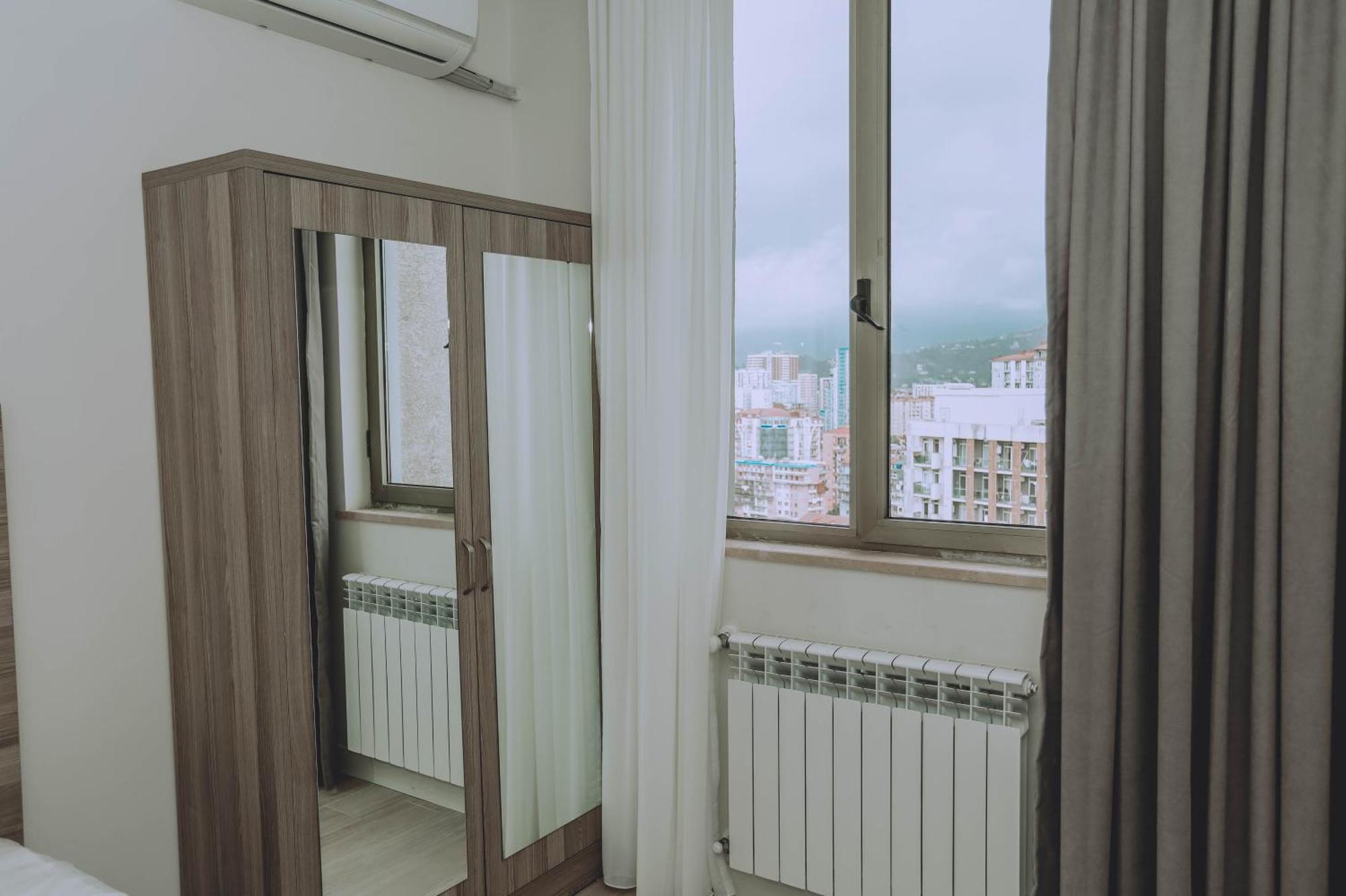 Royal Medis Hotel Batumi Esterno foto
