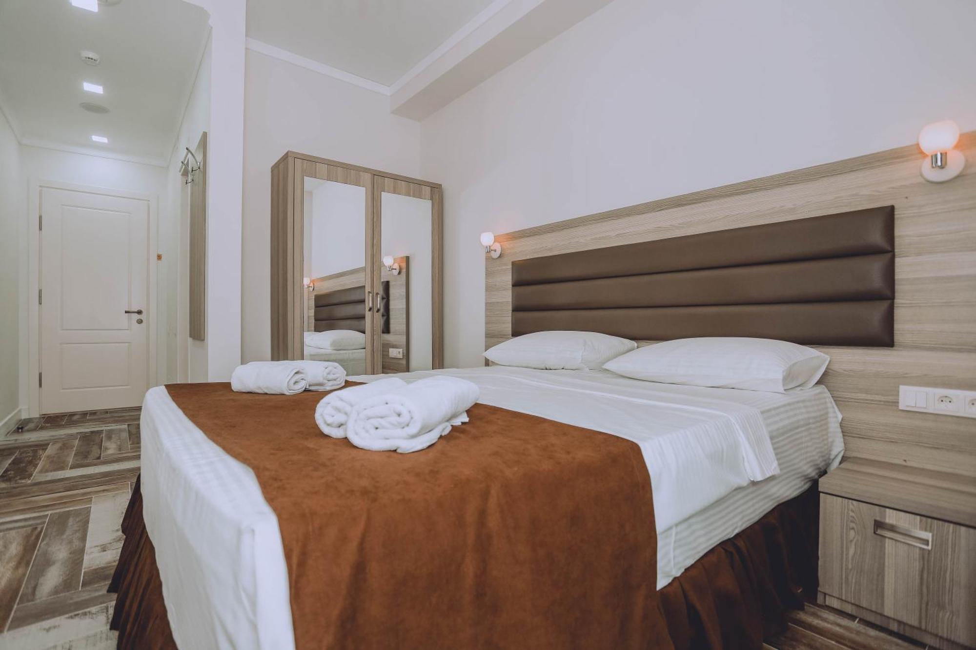 Royal Medis Hotel Batumi Esterno foto