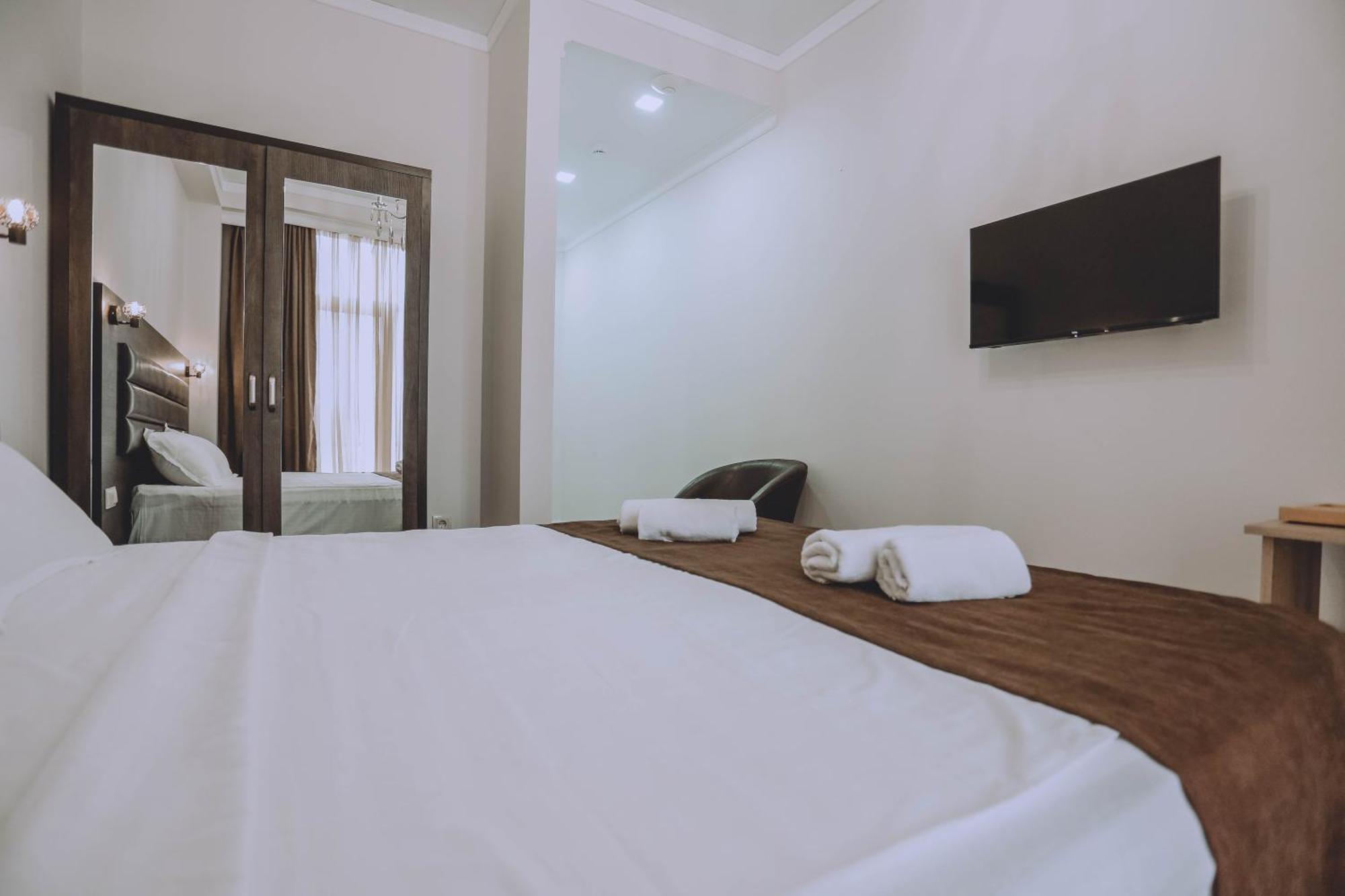 Royal Medis Hotel Batumi Esterno foto