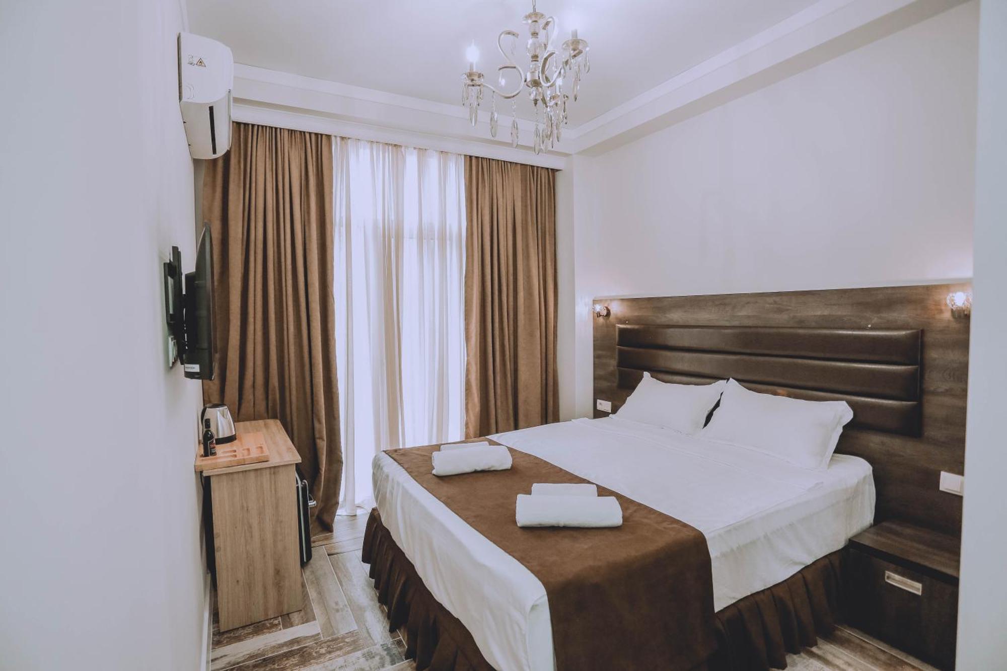 Royal Medis Hotel Batumi Esterno foto