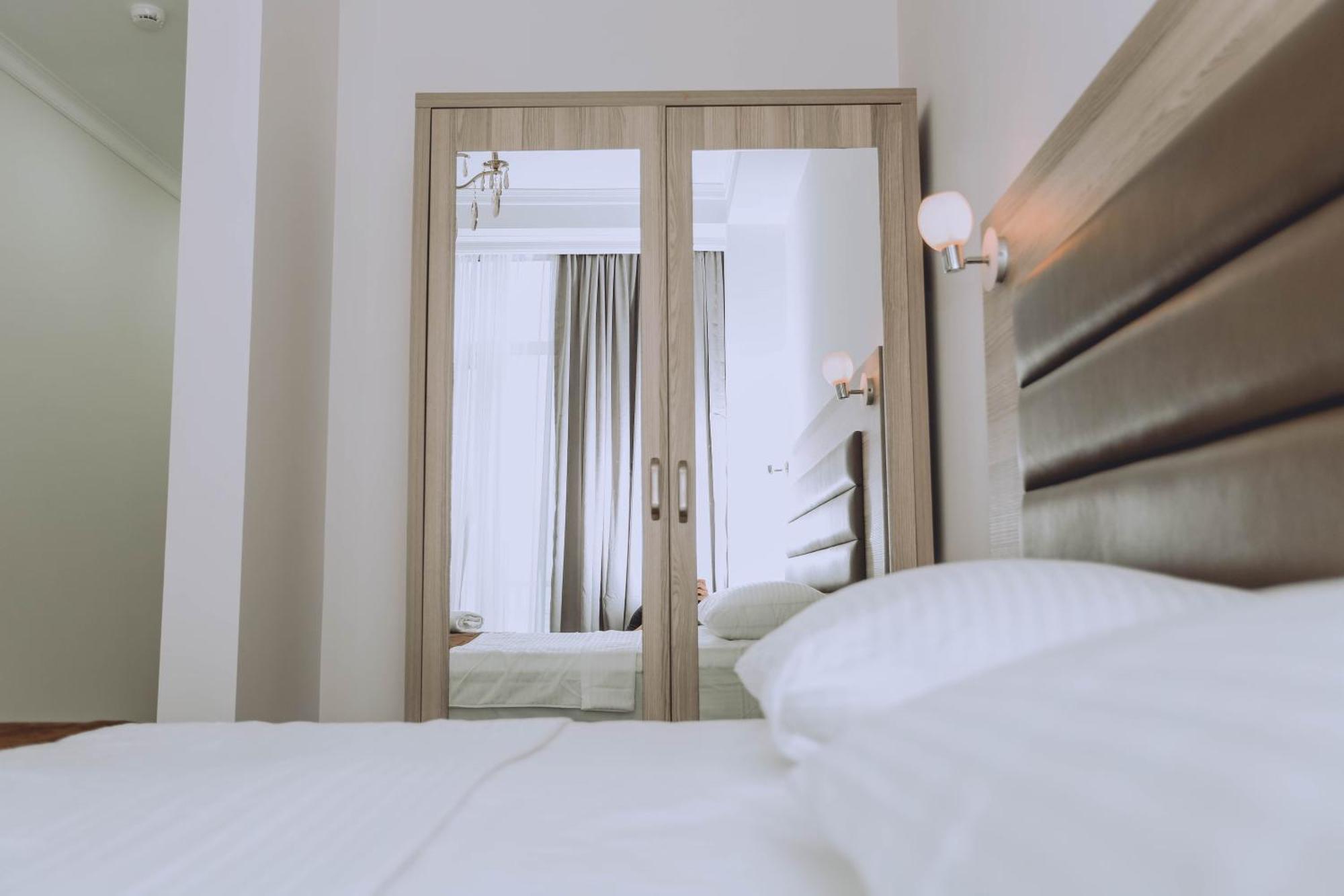 Royal Medis Hotel Batumi Esterno foto