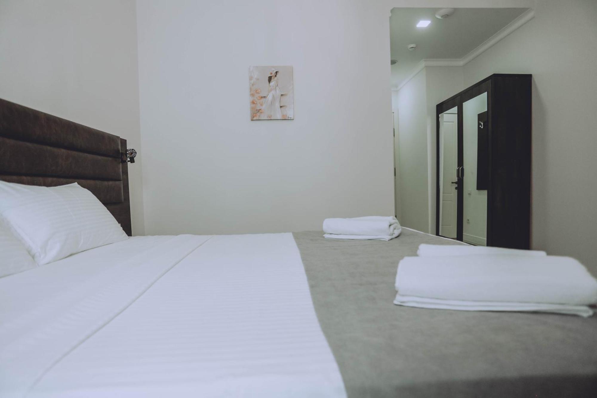 Royal Medis Hotel Batumi Esterno foto