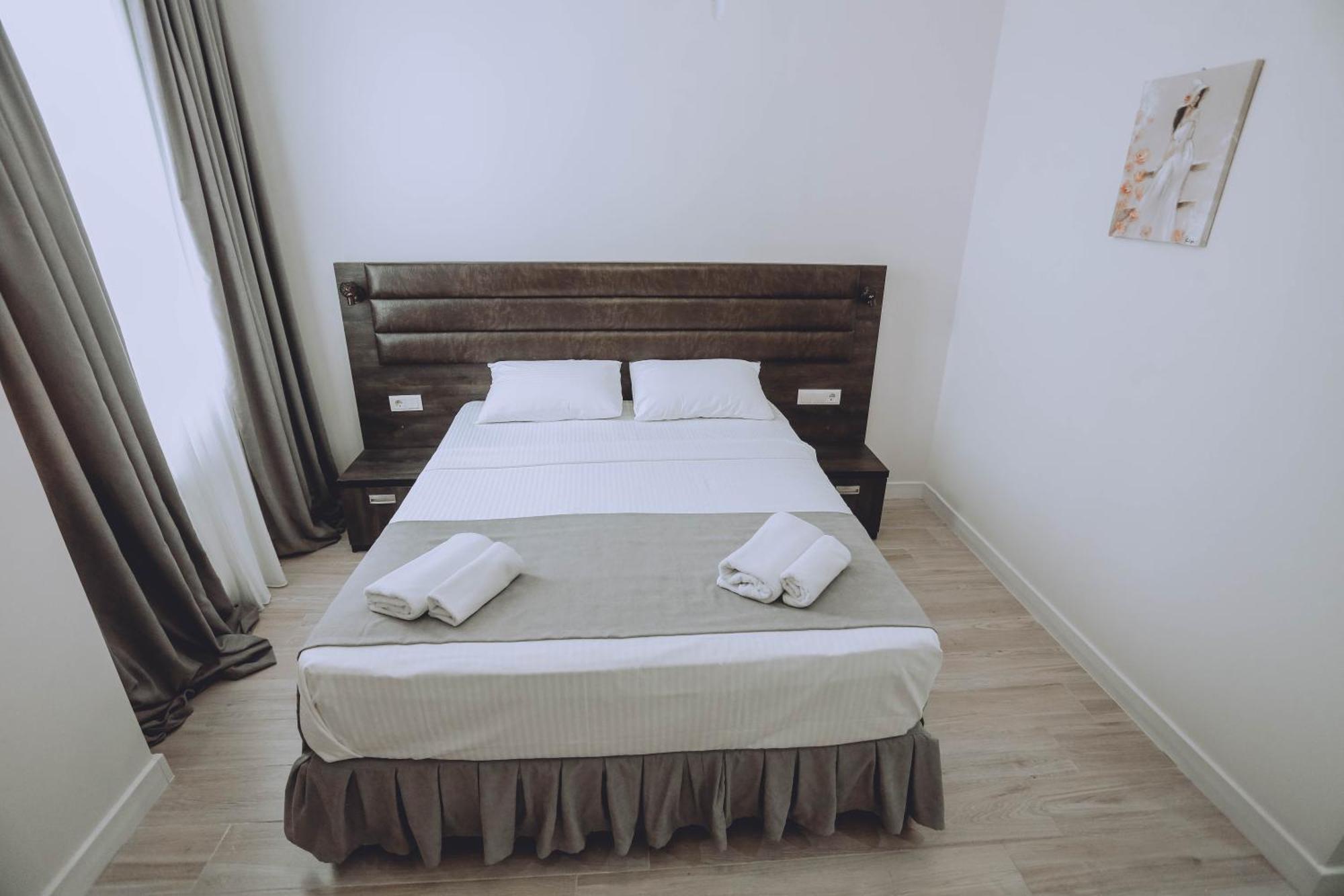 Royal Medis Hotel Batumi Esterno foto