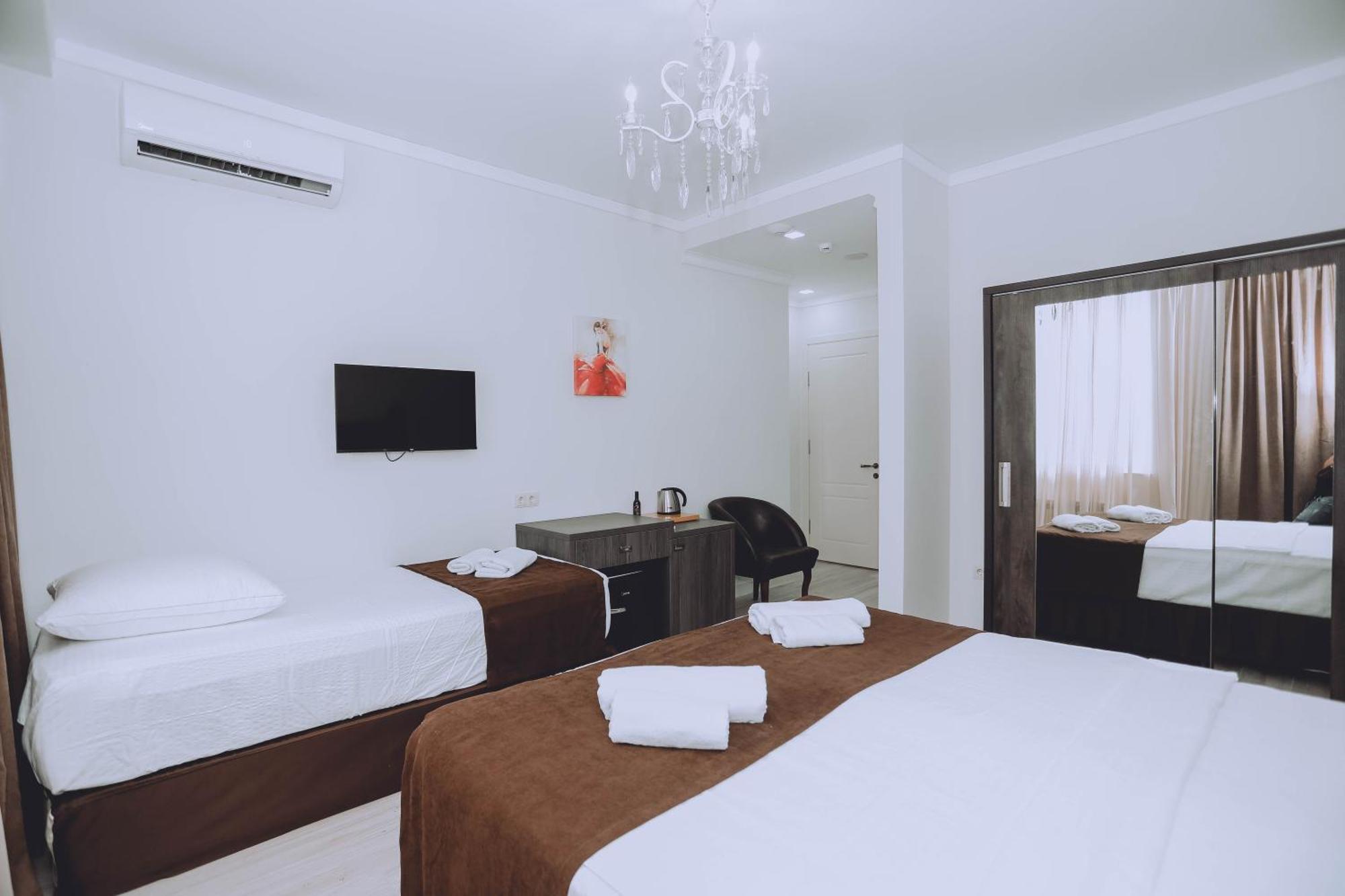 Royal Medis Hotel Batumi Esterno foto