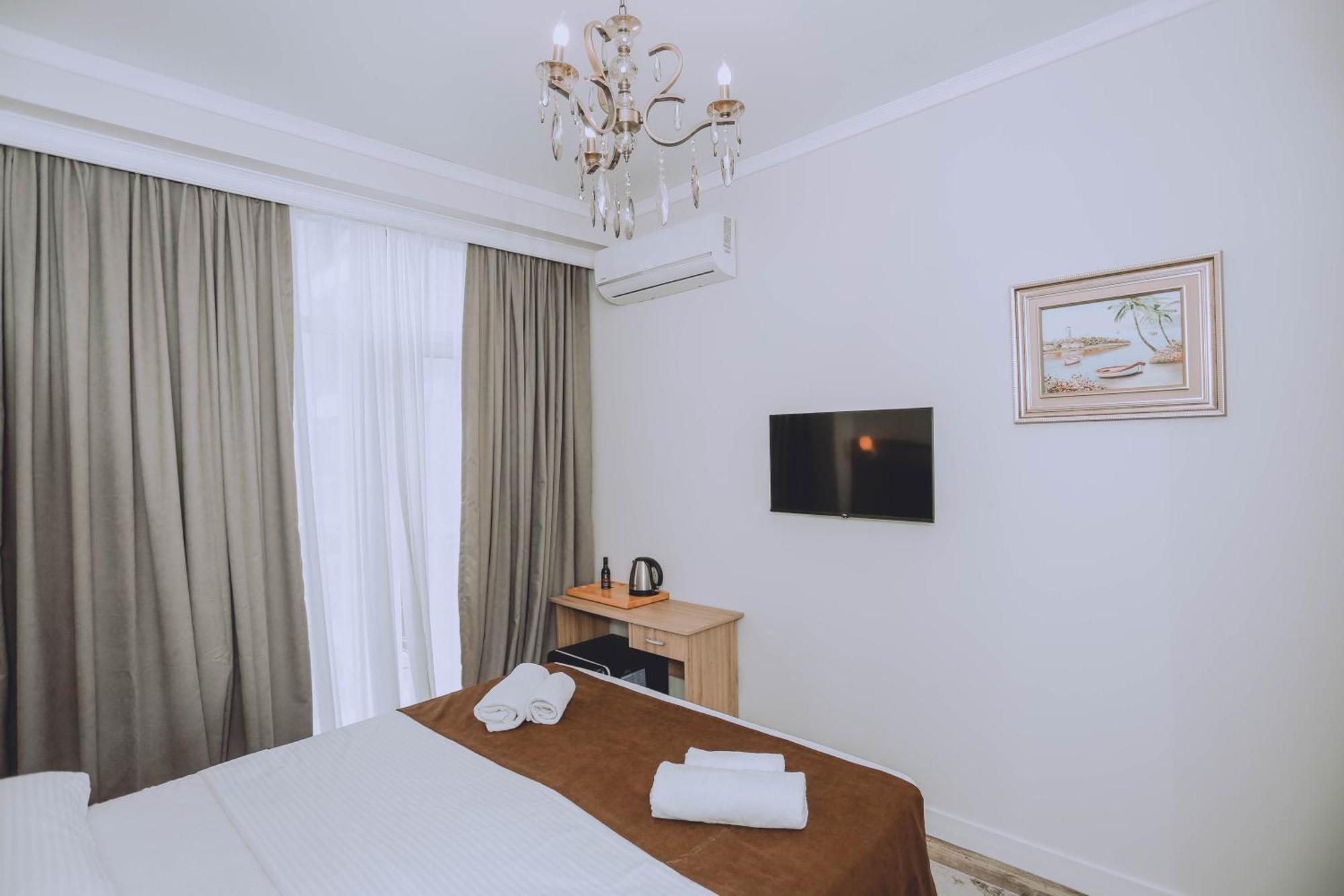 Royal Medis Hotel Batumi Esterno foto