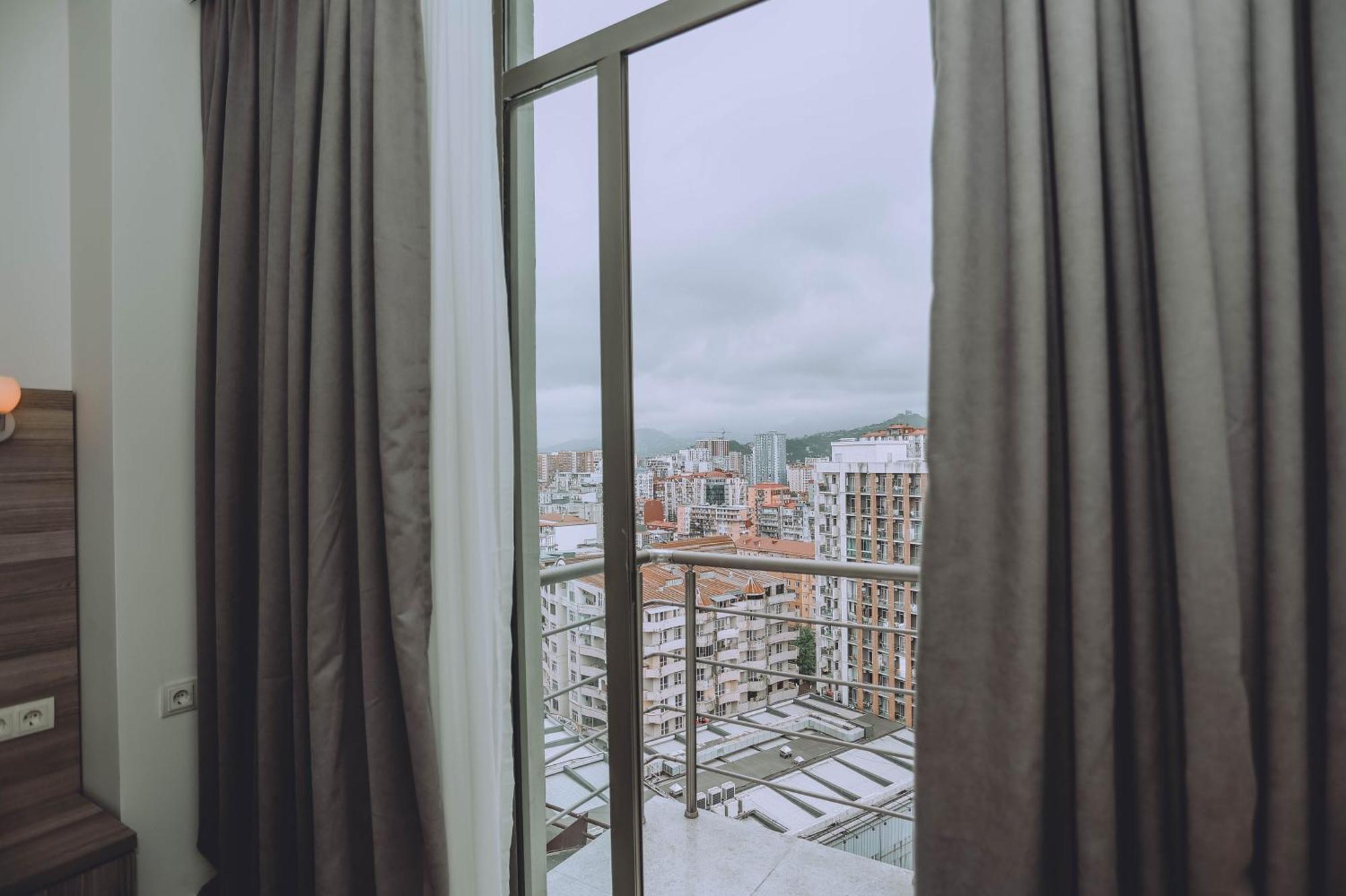 Royal Medis Hotel Batumi Esterno foto