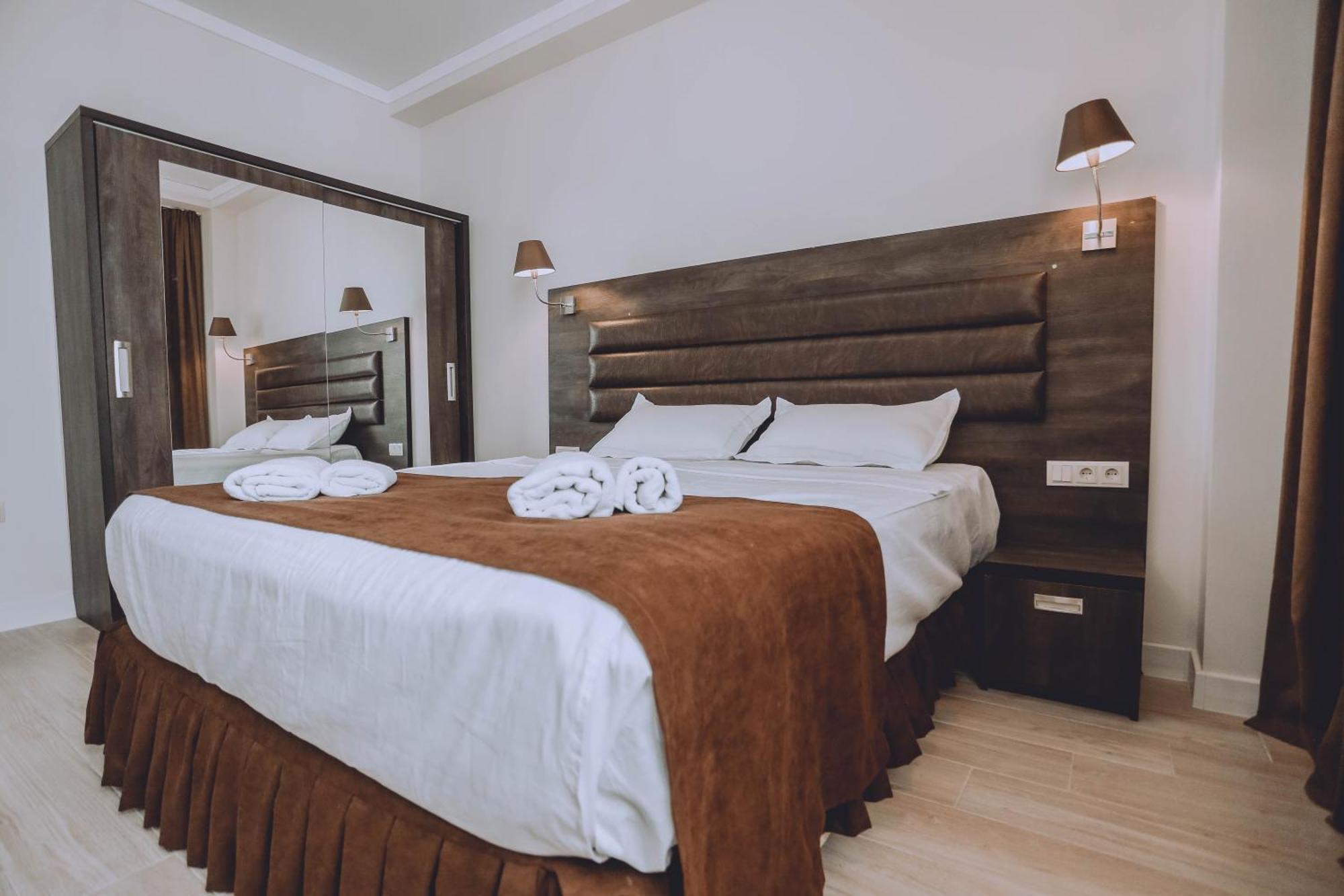 Royal Medis Hotel Batumi Esterno foto