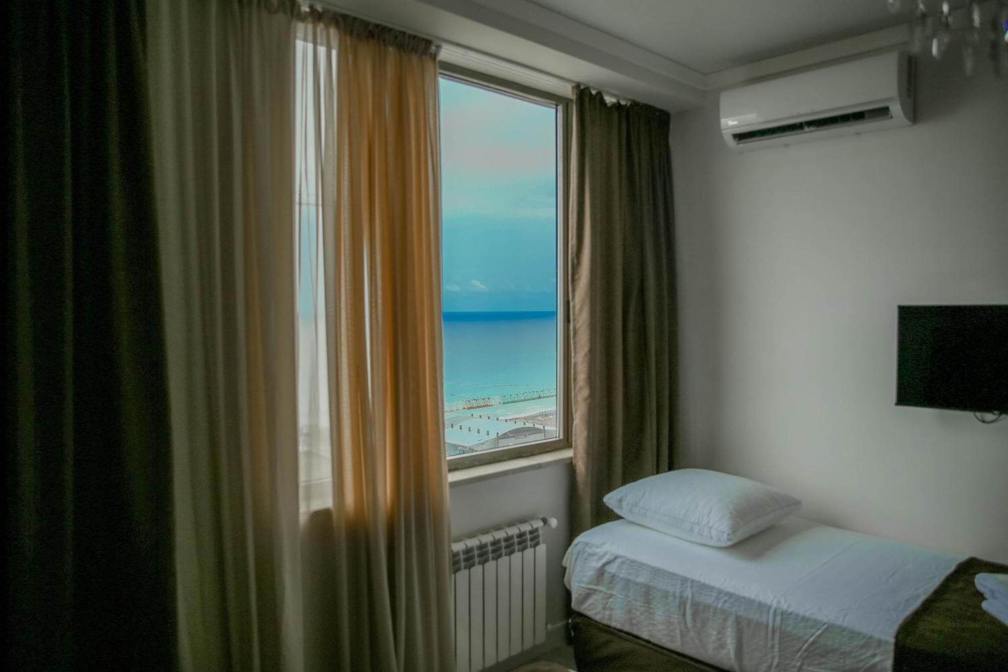 Royal Medis Hotel Batumi Esterno foto