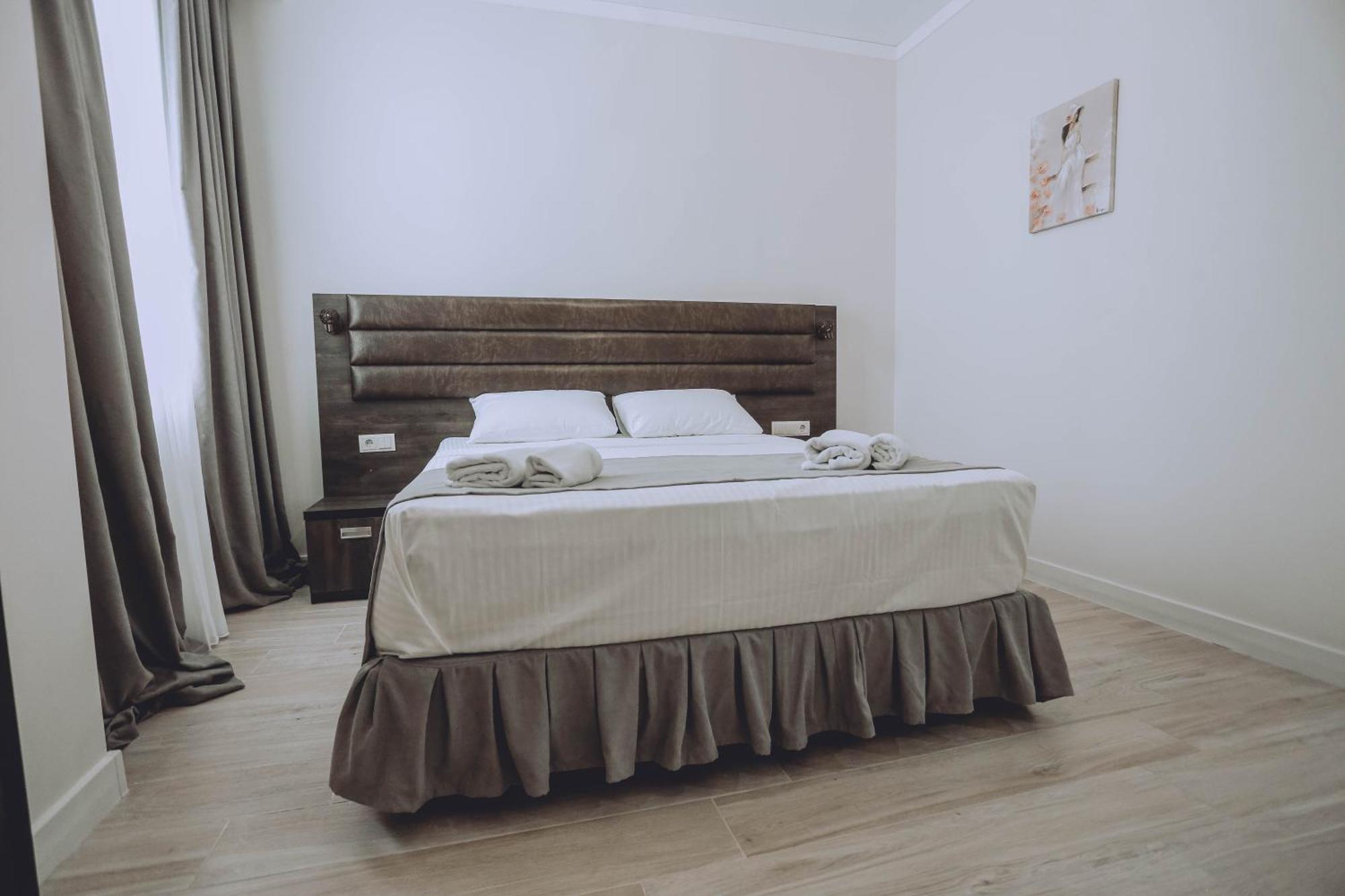 Royal Medis Hotel Batumi Esterno foto