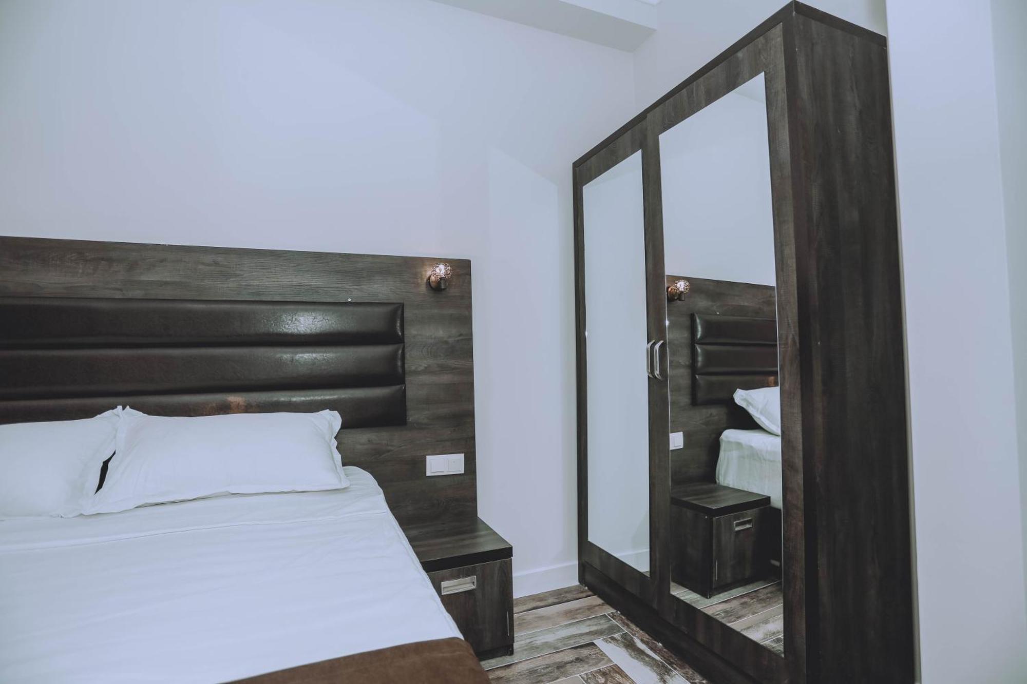 Royal Medis Hotel Batumi Esterno foto