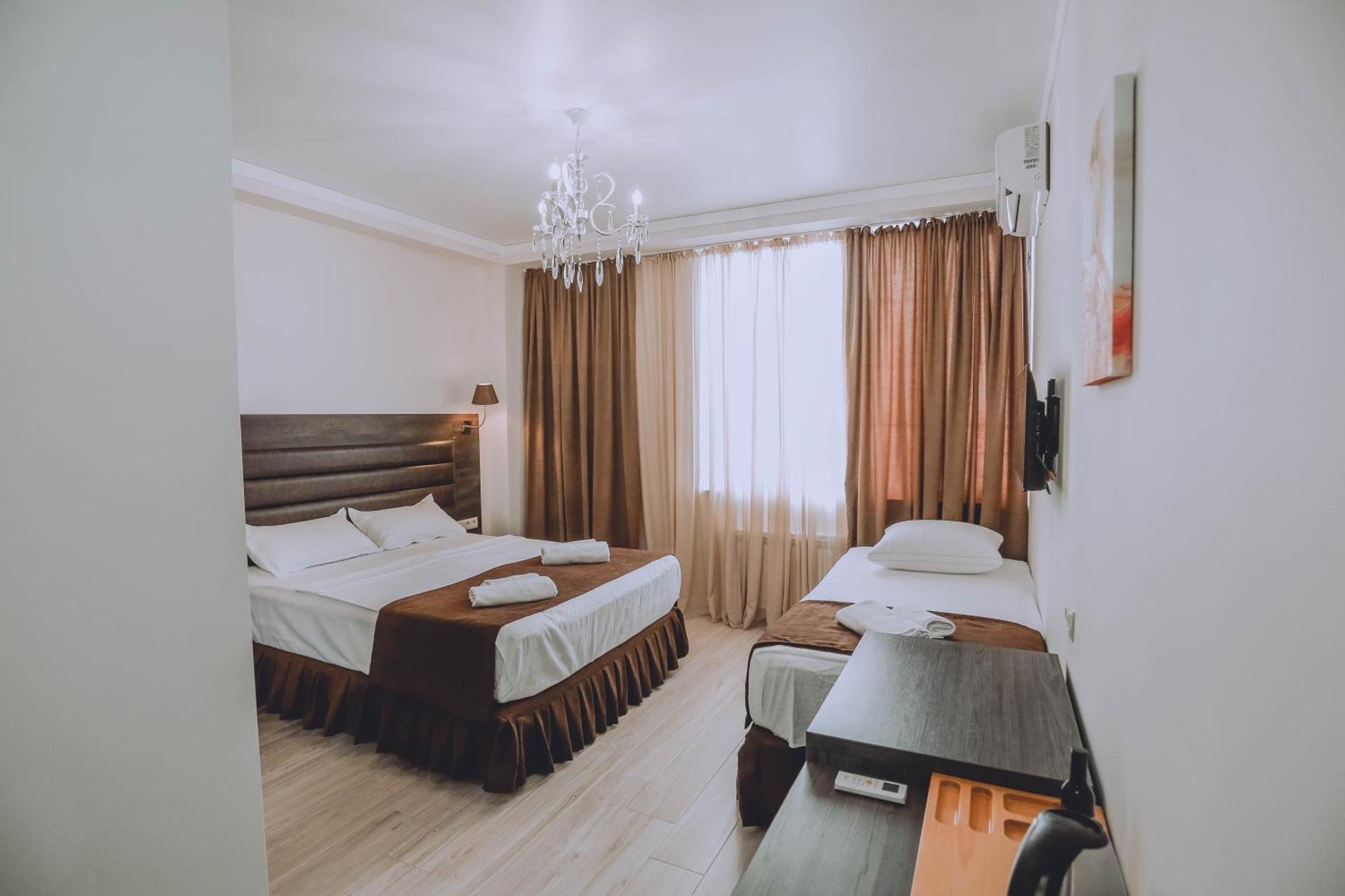 Royal Medis Hotel Batumi Esterno foto