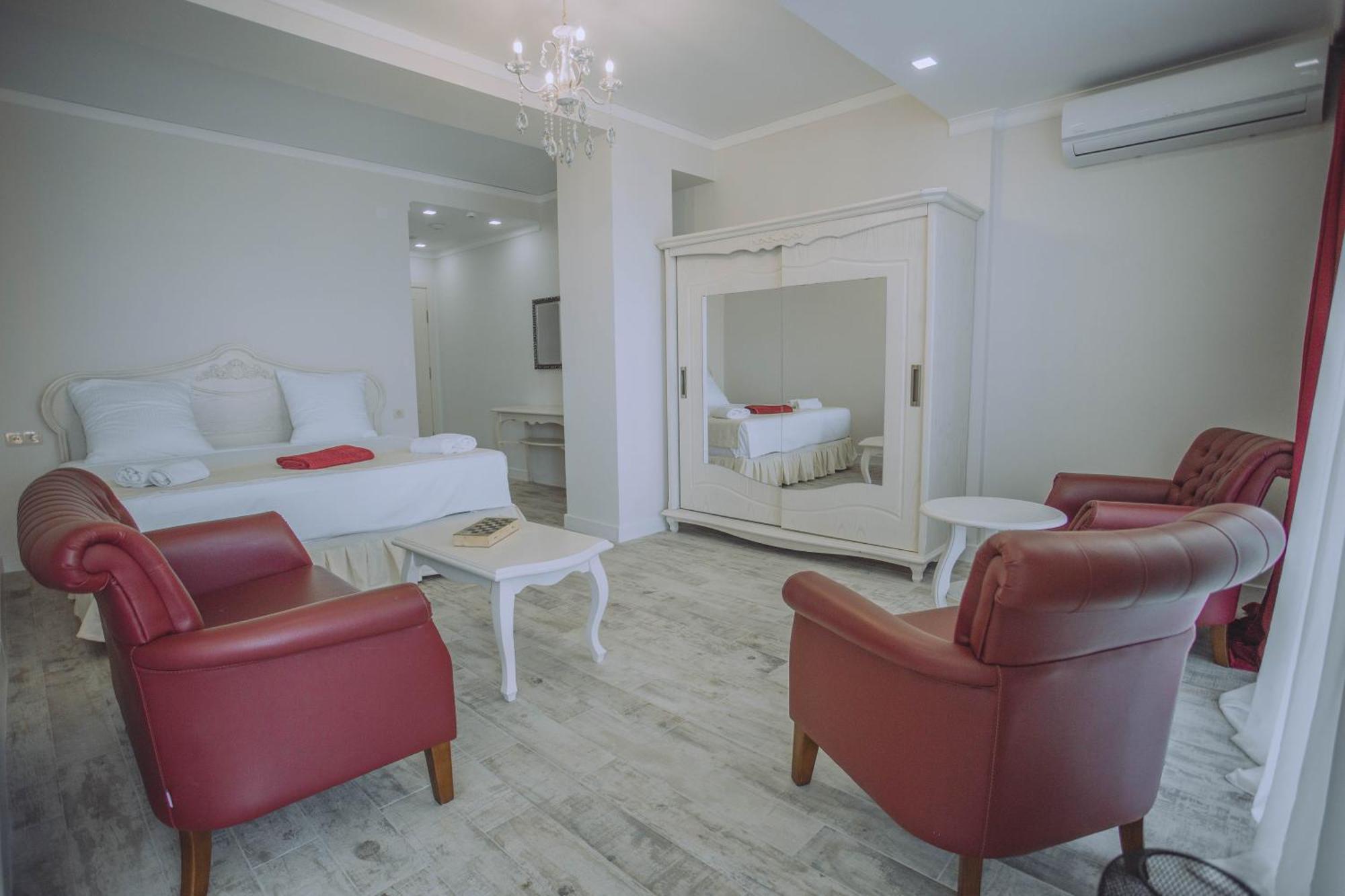 Royal Medis Hotel Batumi Esterno foto