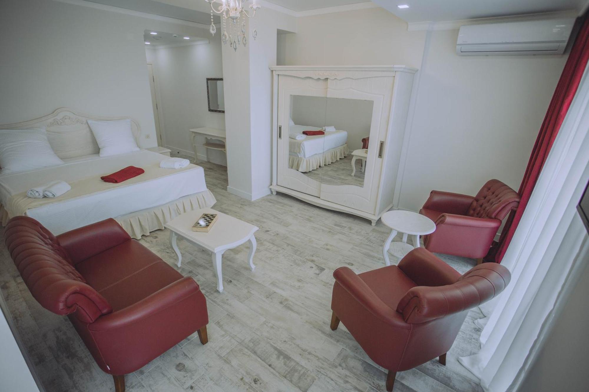 Royal Medis Hotel Batumi Esterno foto